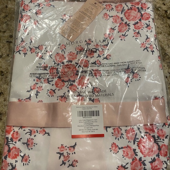 Morgan Lane Allie Robe. - Picture 6 of 8